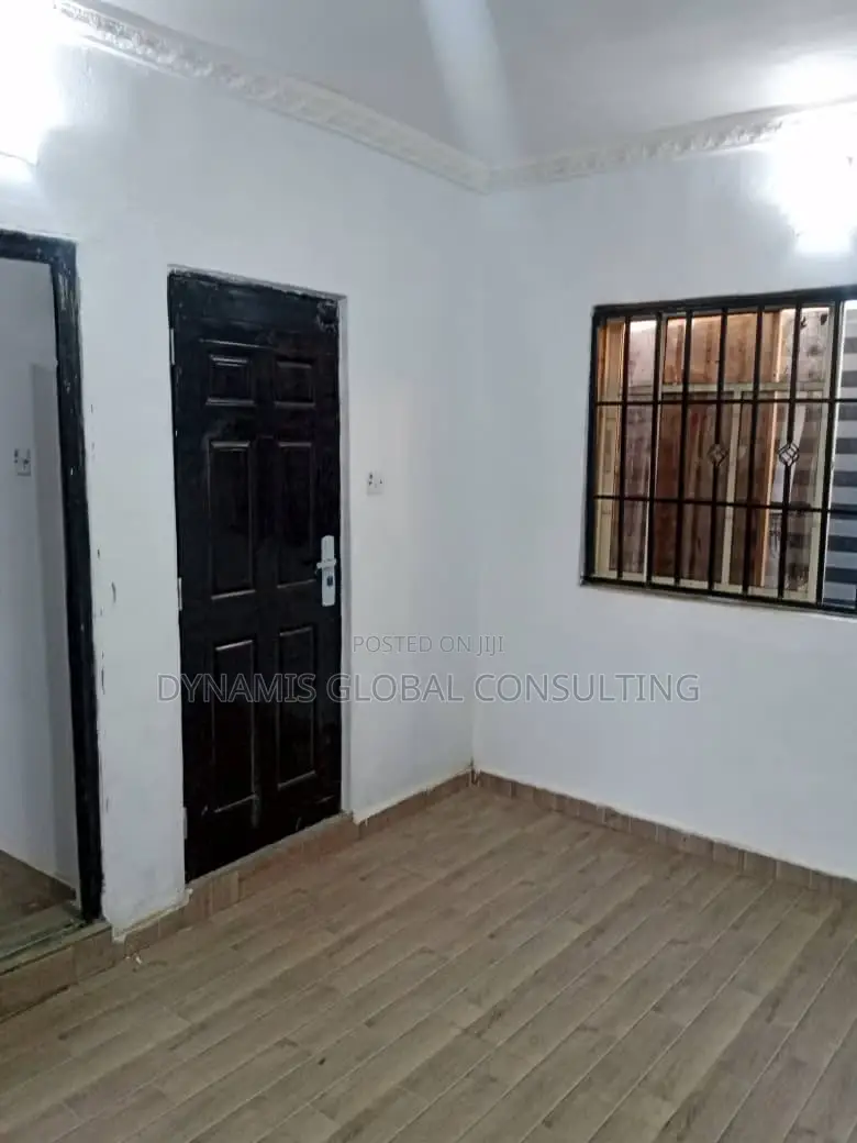 Furnished Mini Flat in Victoria Oyenuga, Omole Phase 2 for rent