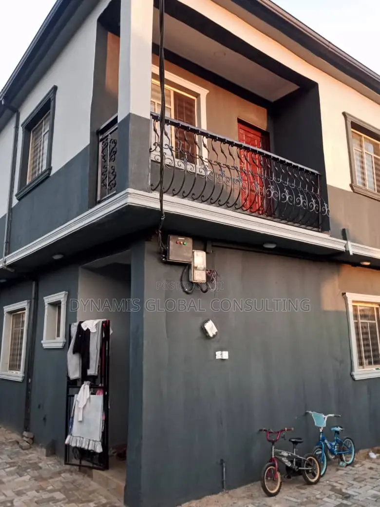 Furnished Mini Flat in Victoria Oyenuga, Omole Phase 2 for rent