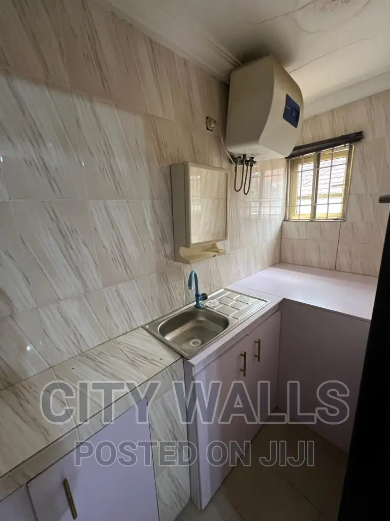 Mini Flat in Chevron for rent