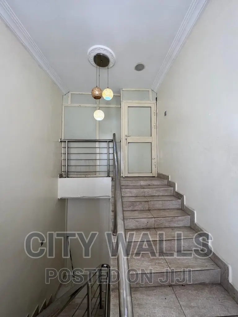 Mini Flat in Chevron for rent