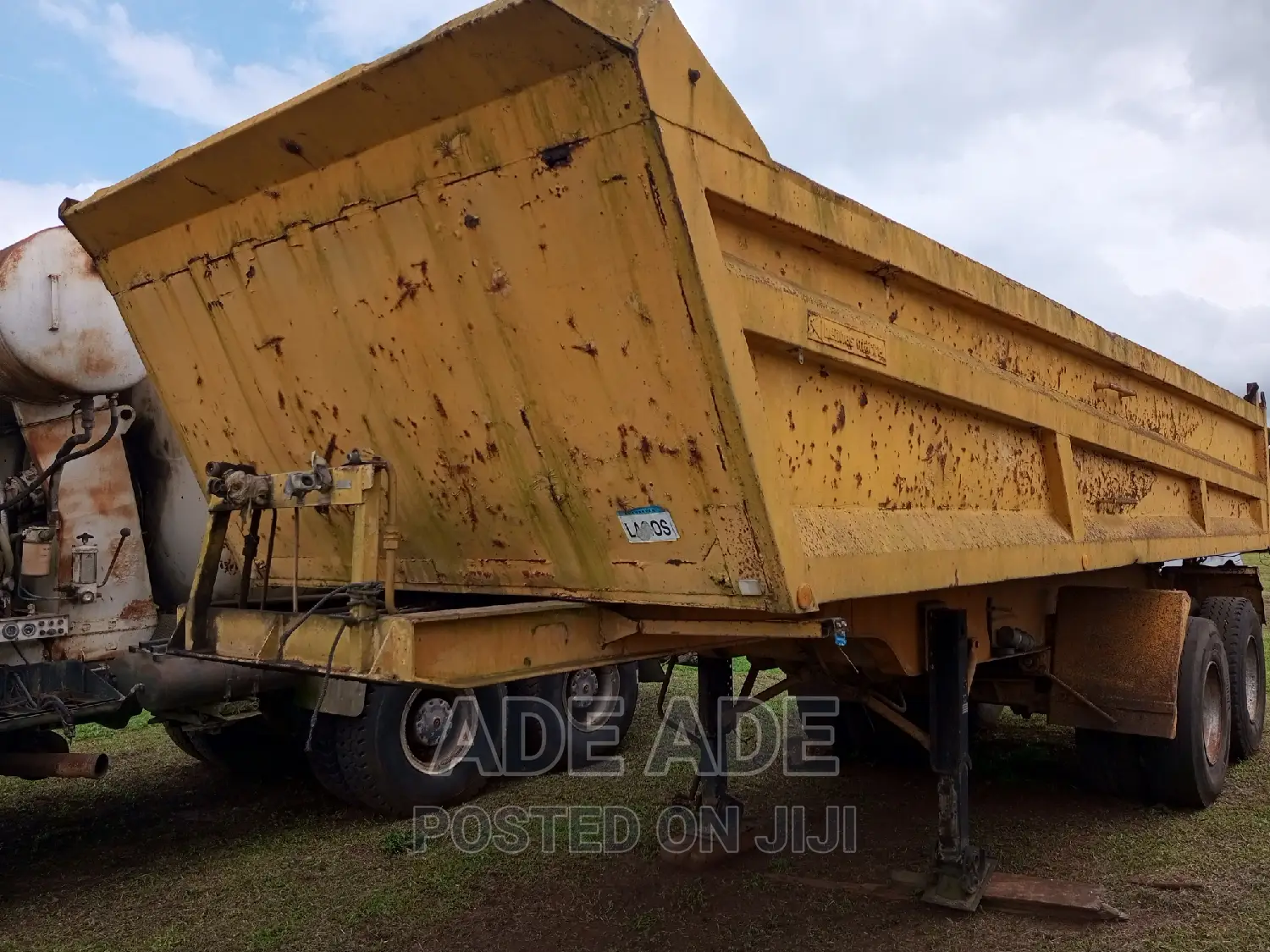 Tipping Trailer Dump