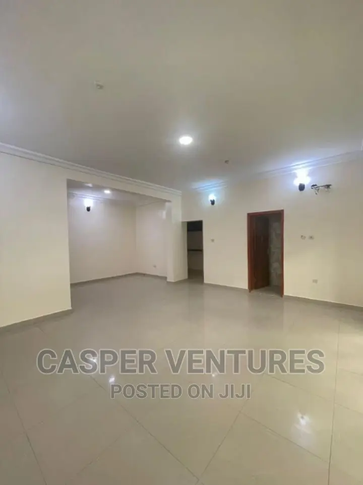 3bdrm Apartment in Chevron for rent