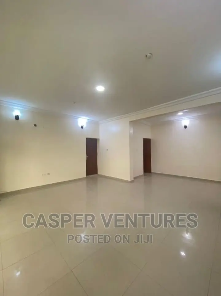 3bdrm Apartment in Chevron for rent