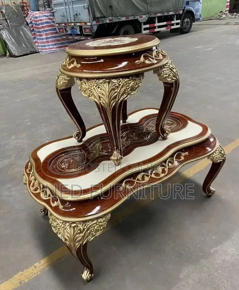King Royale Center Table And 2 Side Stools