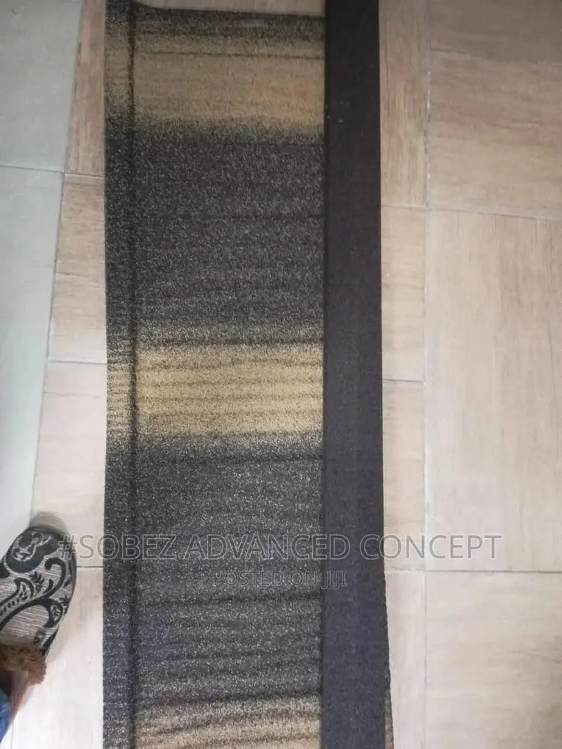 Golden Patch on Black Shingle Stone Coated Roof Tile