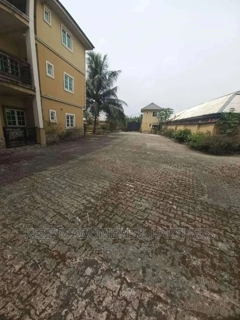 2bdrm Block of Flats in Alakahia, Near for sale