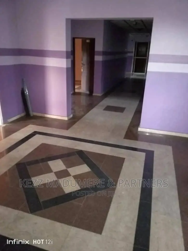 2bdrm Block of Flats in Alakahia, Near for sale