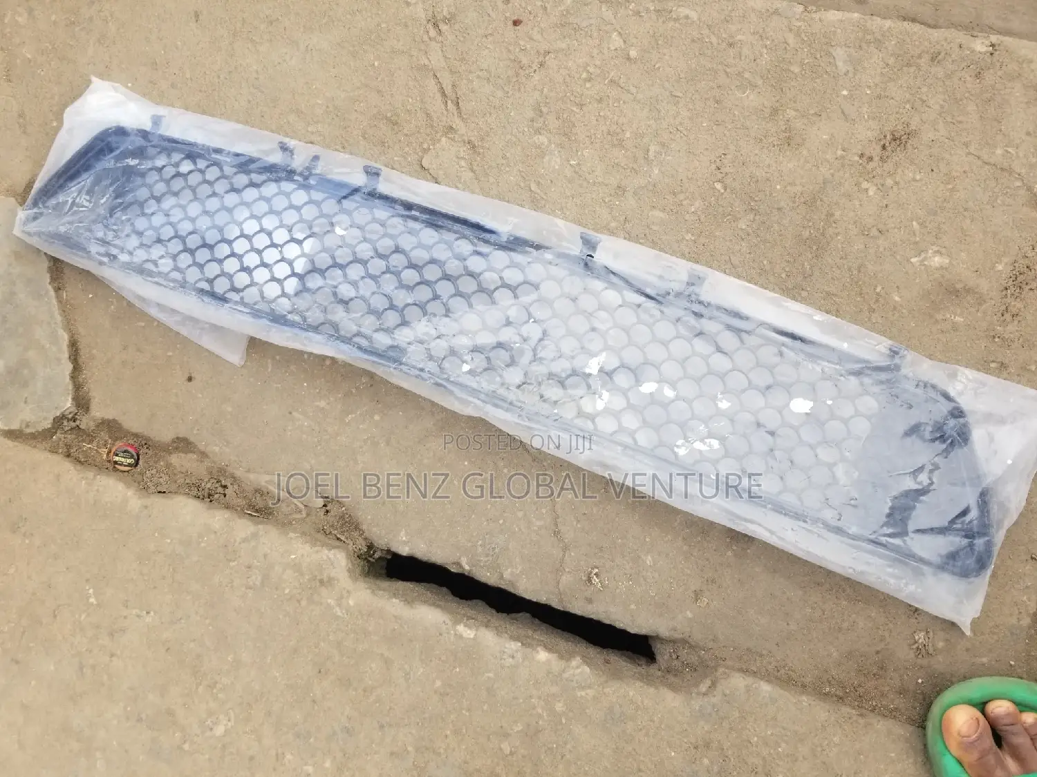 C300/E350 2010 Front Bumper Center Net