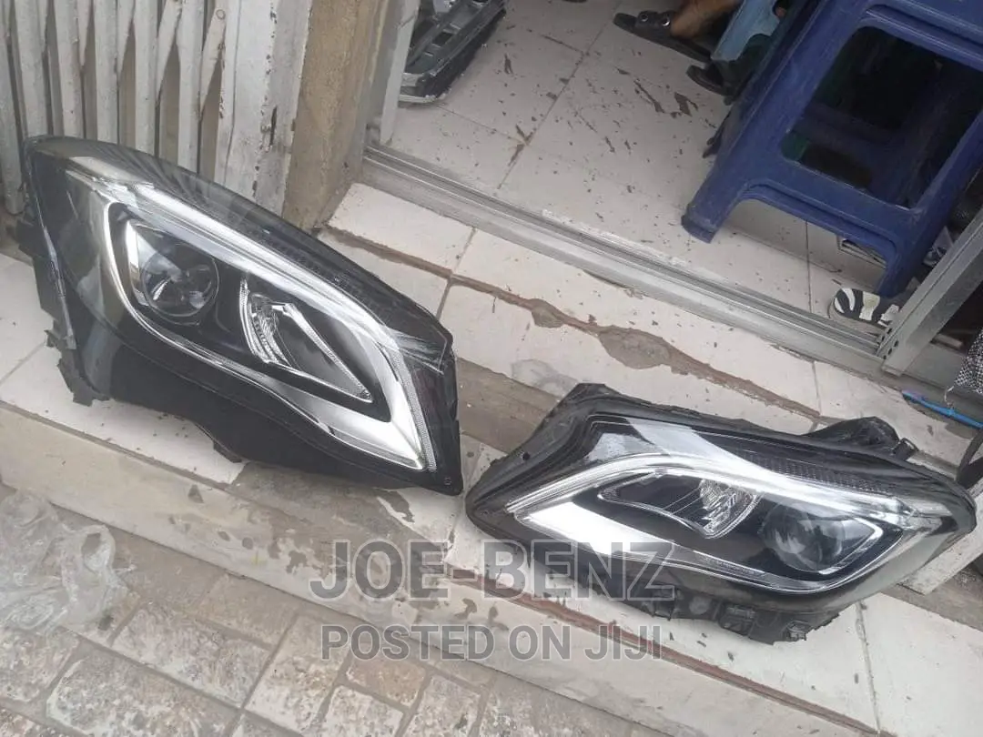 GLA 250 2019 Set of Complete Headlights