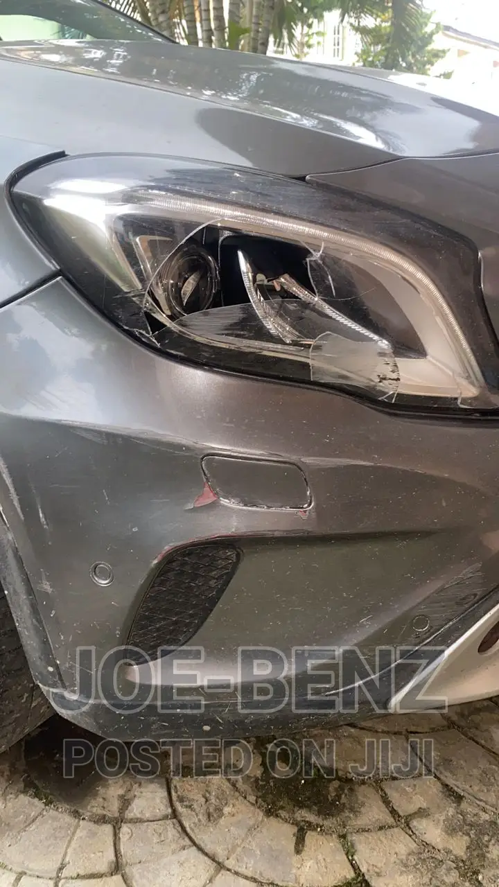 GLA 250 2019 Set of Complete Headlights