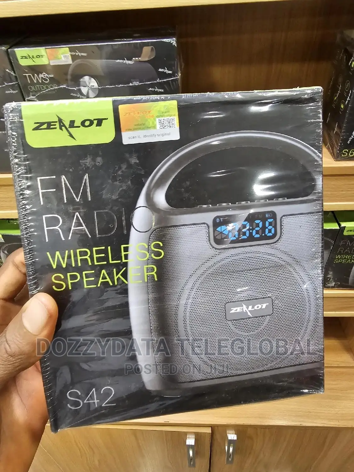 S42 Portable Bluetooth Sound Box Speaker With Fm Radio