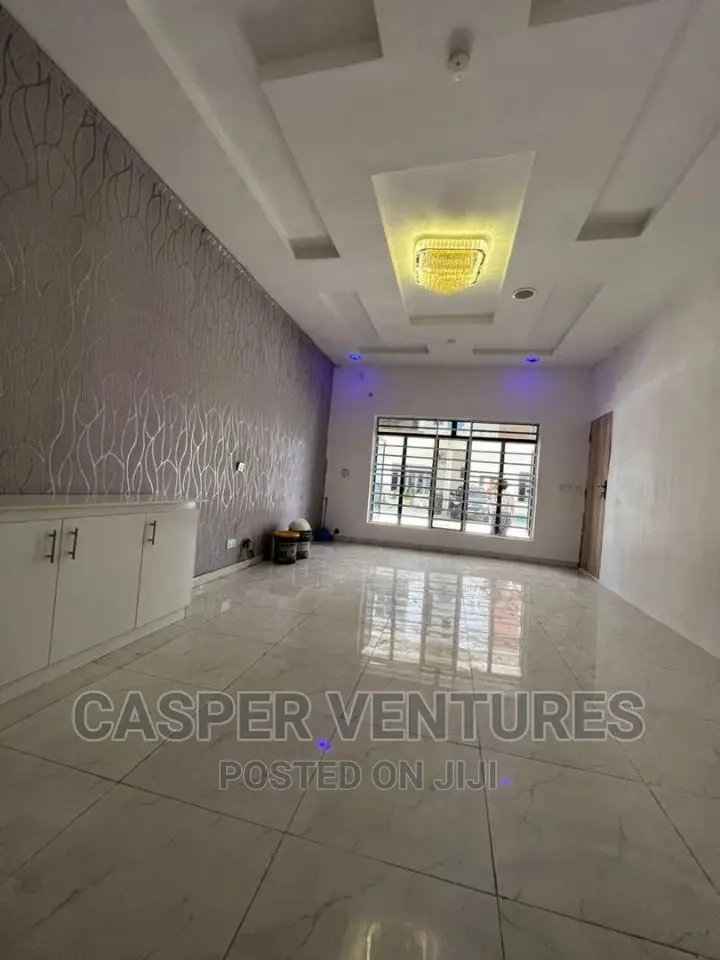 Mini Flat in Orchid, Chevron for rent