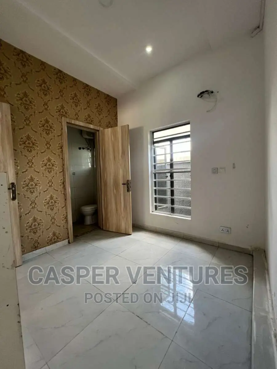 Mini Flat in Orchid, Chevron for rent