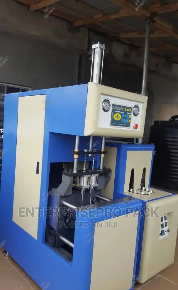 PET Bottle Blow Molding Machine