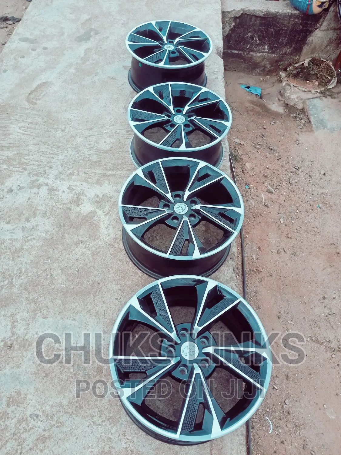 18 Rim Alloyed Wheels