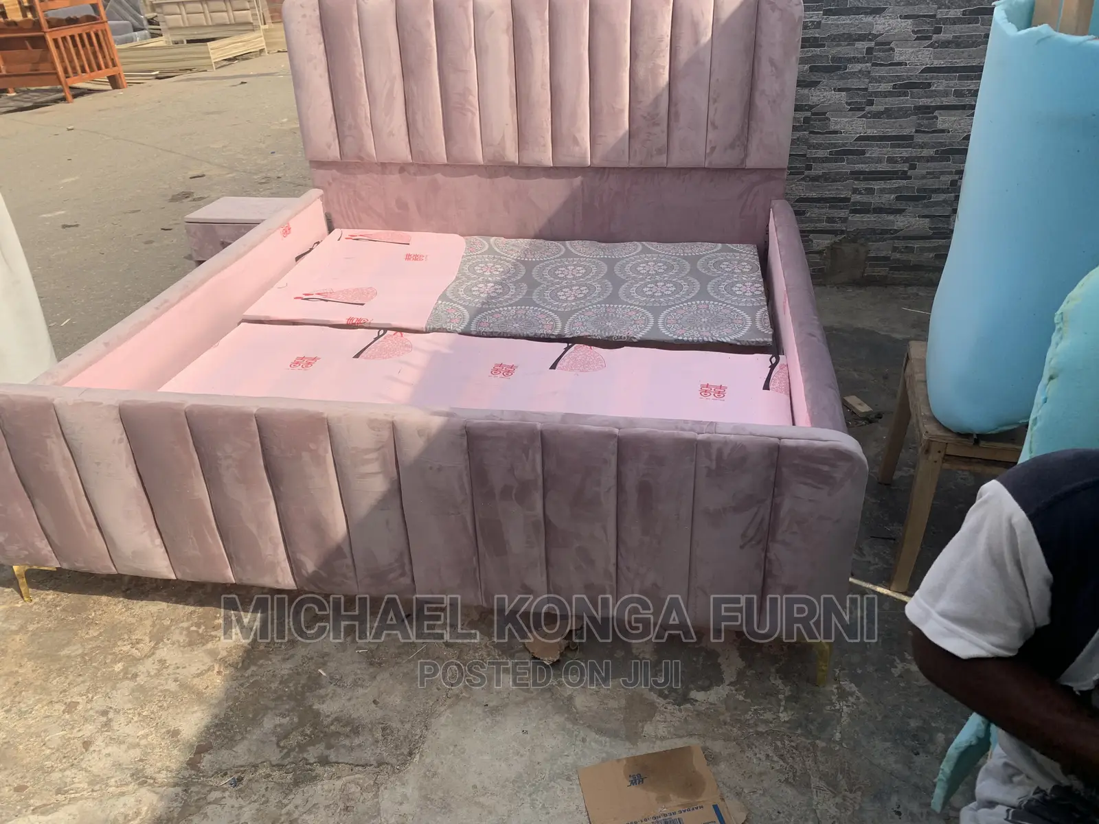 6b6 Classic Padded Bed With One Bed Side