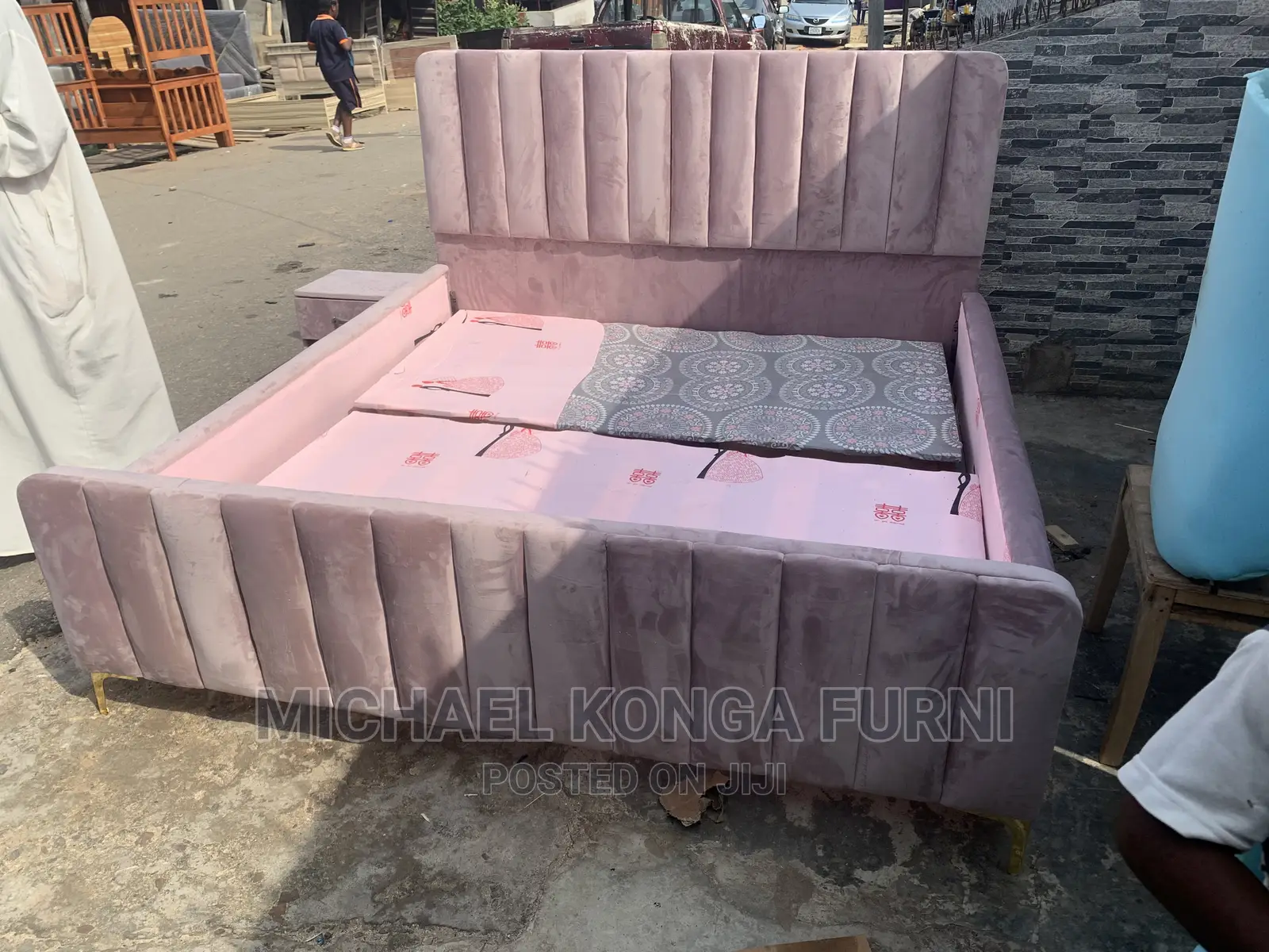 6b6 Classic Padded Bed With One Bed Side