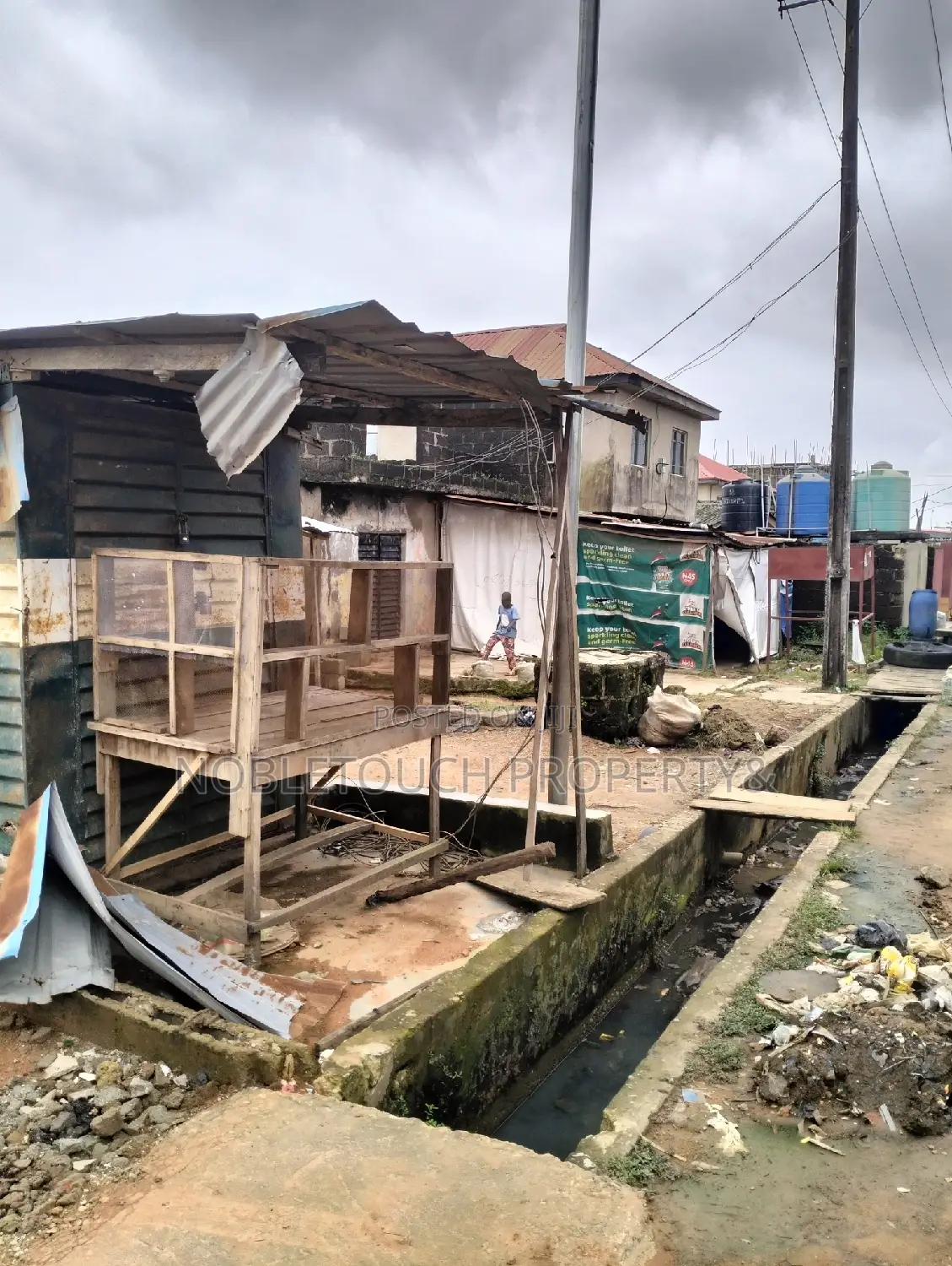 8bdrm Bungalow in Isheri Olofin Lagos, Ita Oluwo for sale