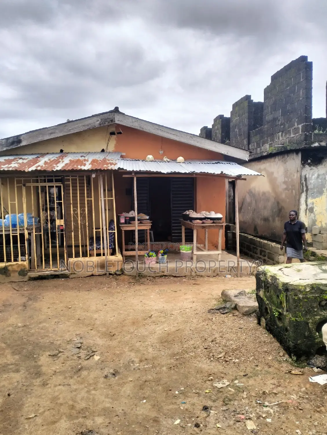8bdrm Bungalow in Isheri Olofin Lagos, Ita Oluwo for sale