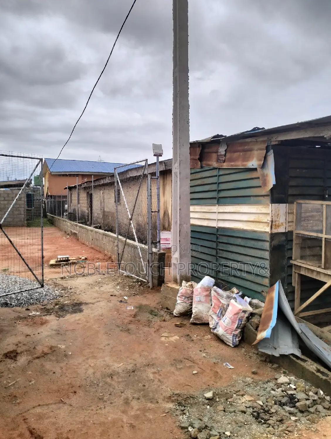 8bdrm Bungalow in Isheri Olofin Lagos, Ita Oluwo for sale