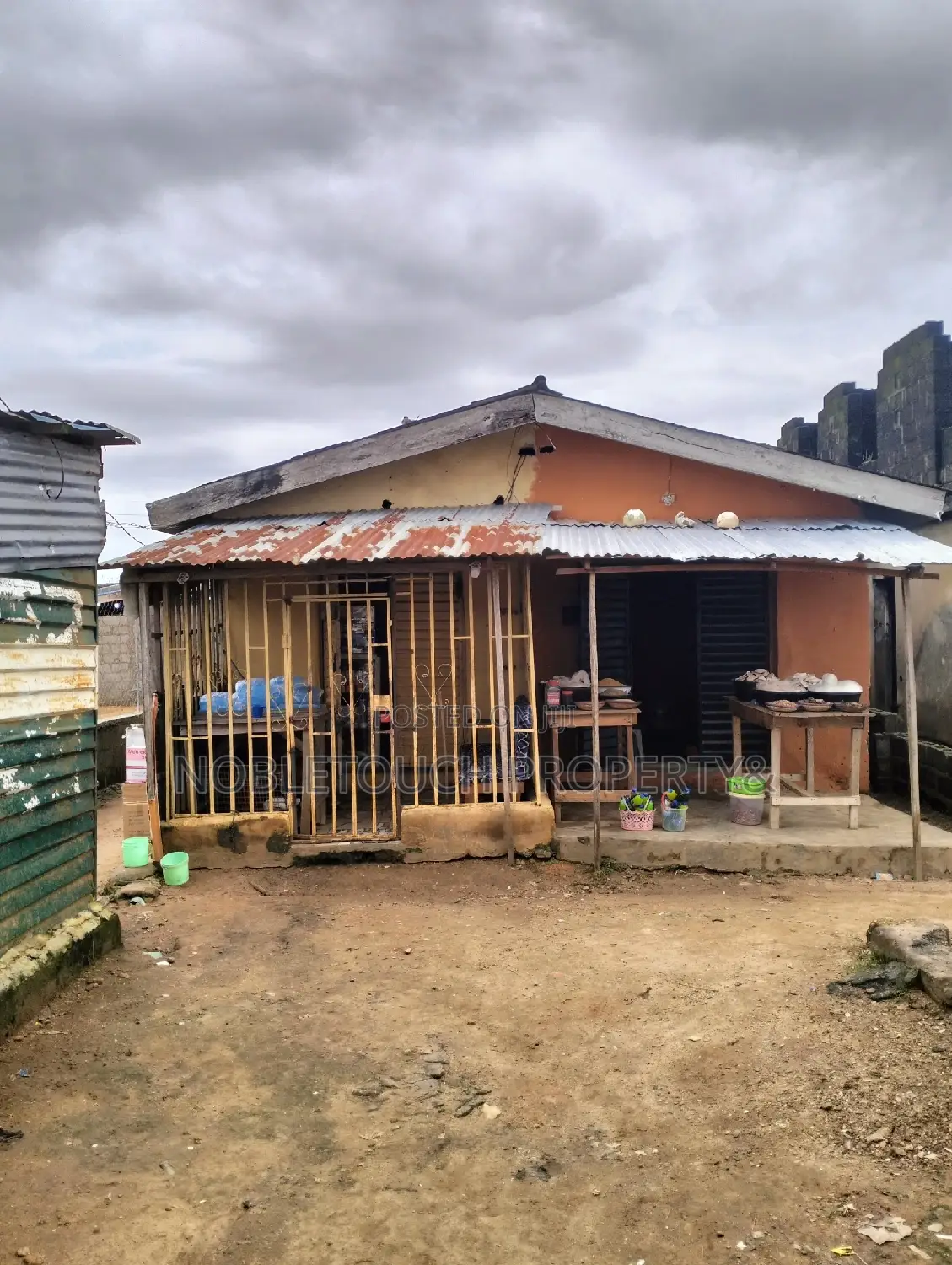 8bdrm Bungalow in Isheri Olofin Lagos, Ita Oluwo for sale