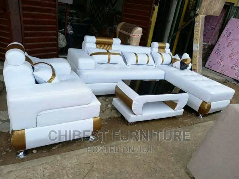 Standard Cushion Chairs With Center Table