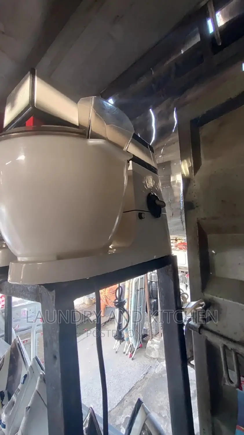5liters Kenwood Chef Mixer With All the Complete Hooks