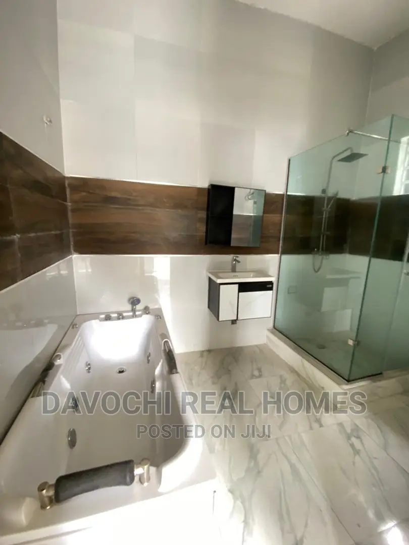 4bdrm Duplex in Chevron Drive, Lekki for sale