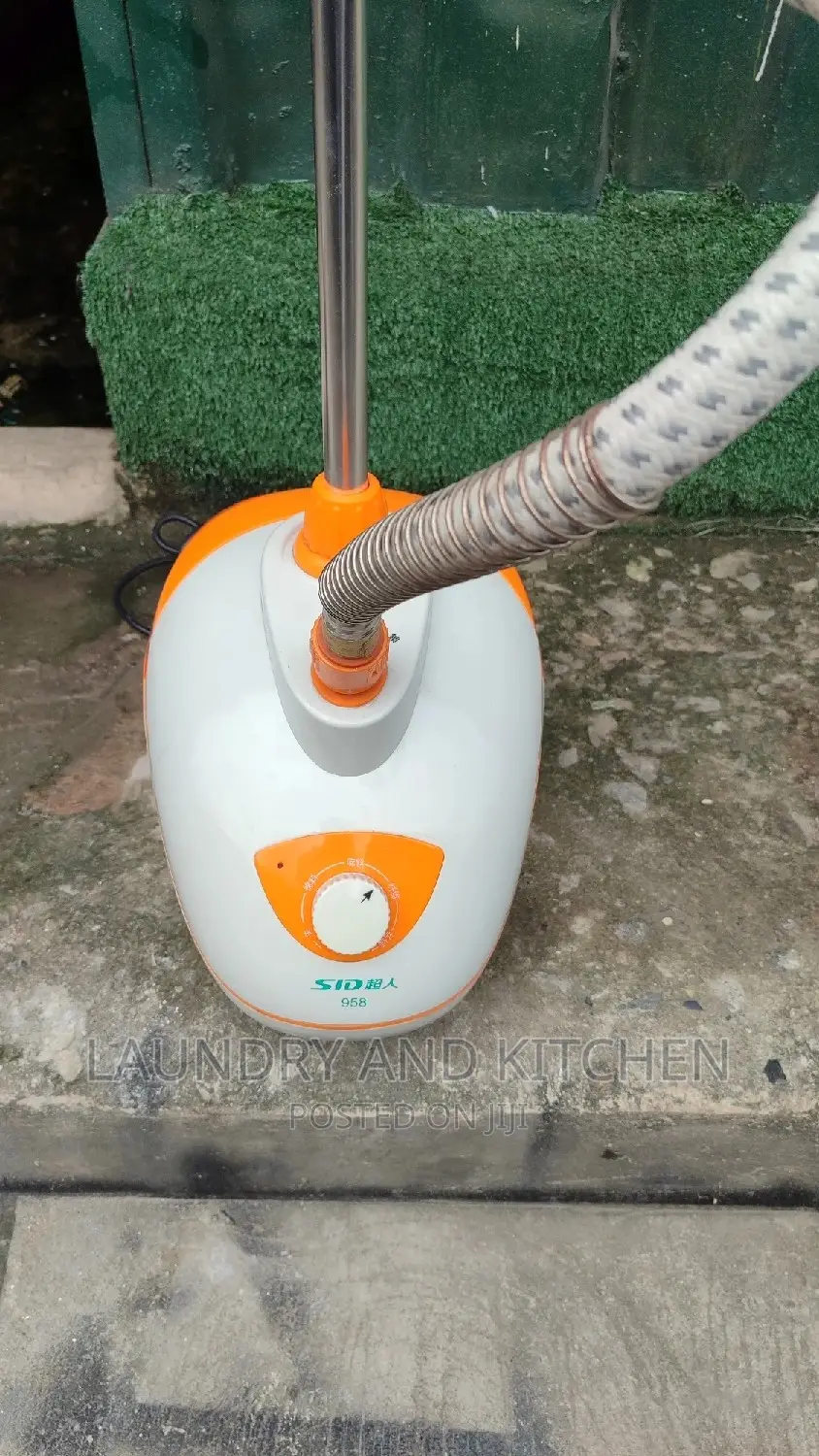 Garment Steamer With Powerful Pressure Steam