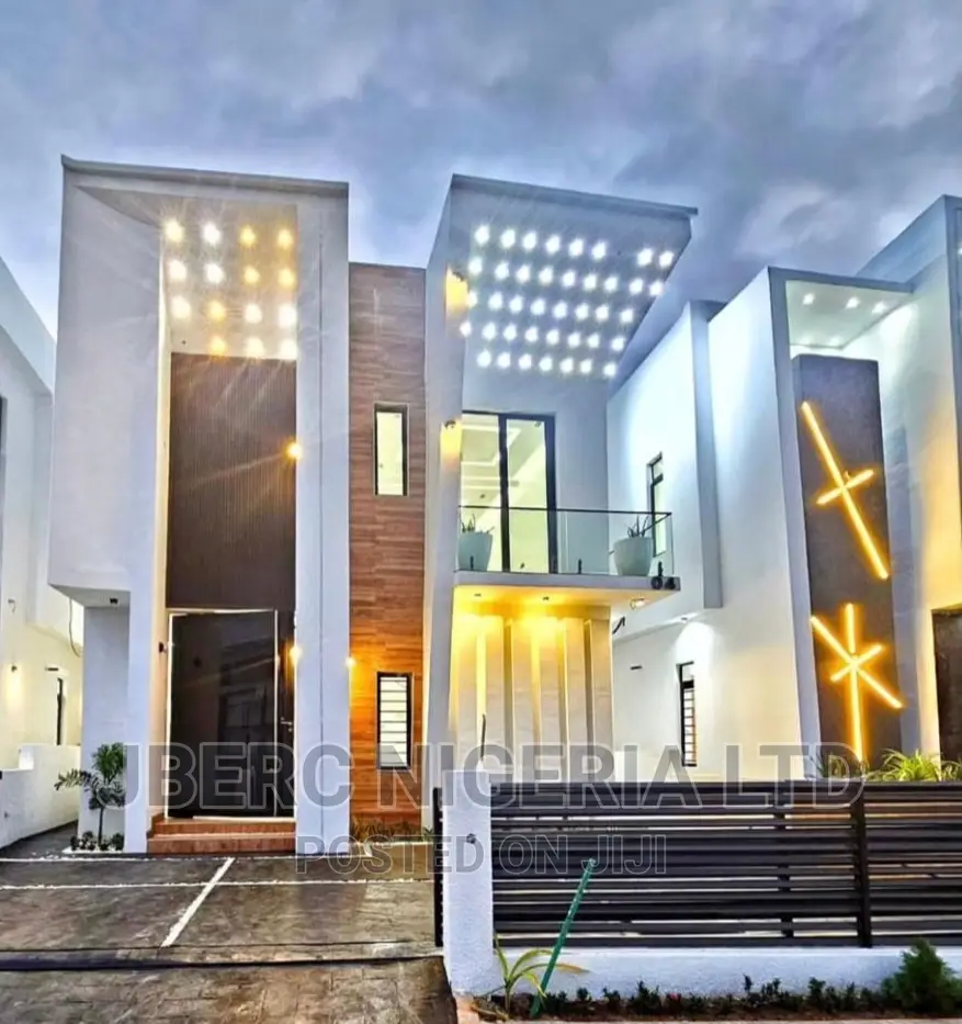 5bdrm Duplex in Chevron for sale