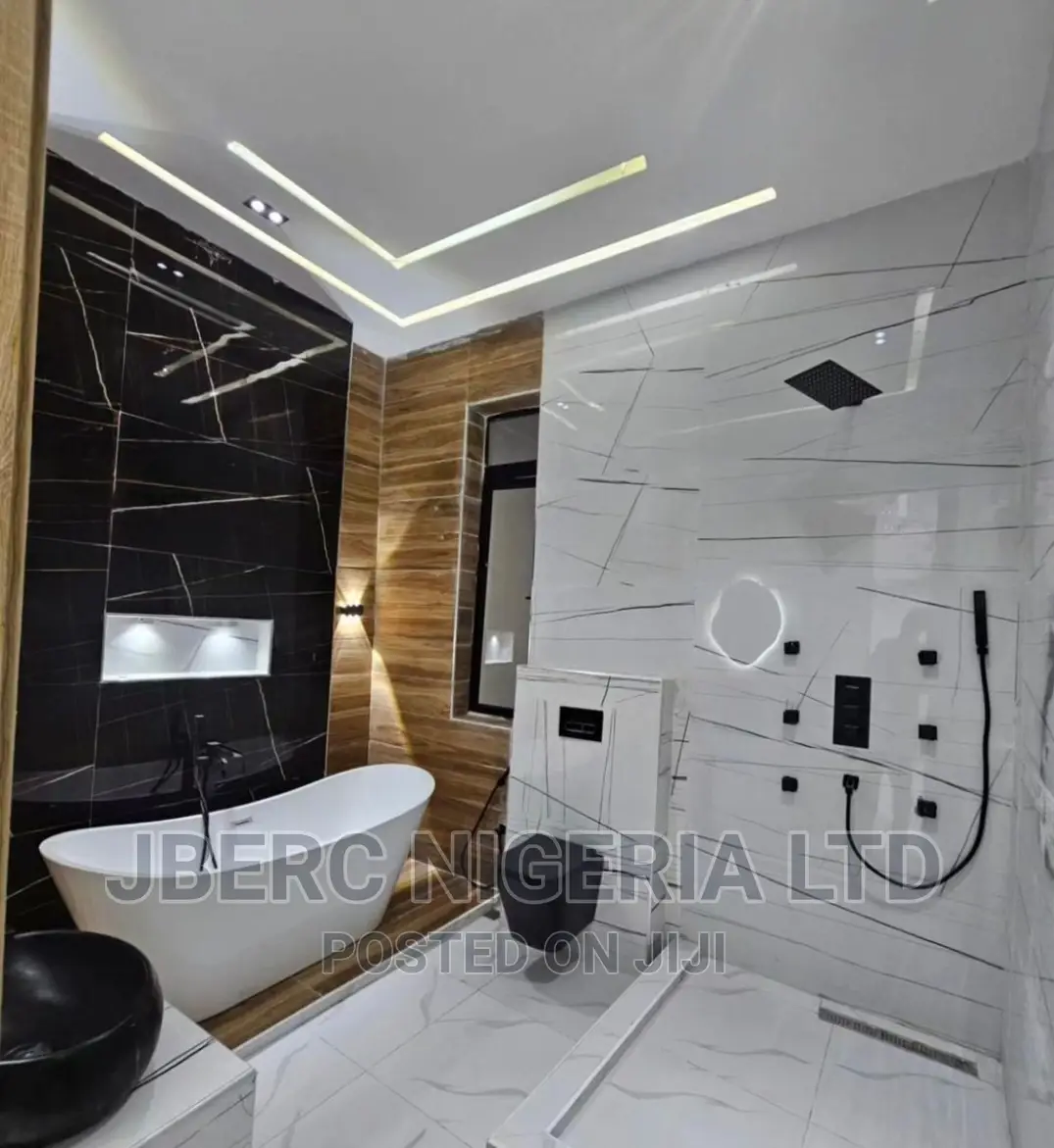 5bdrm Duplex in Chevron for sale