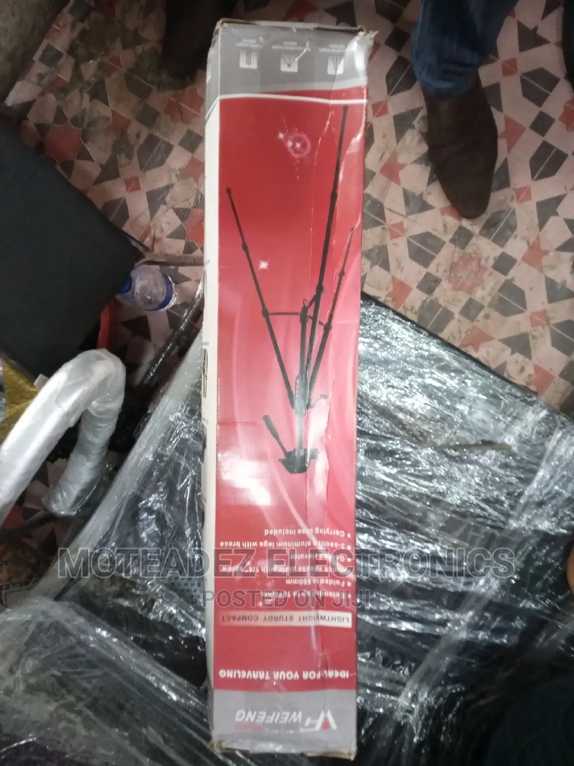Deluxe Wt-3560 Tripod for Cameras, Camcorders Smartphones