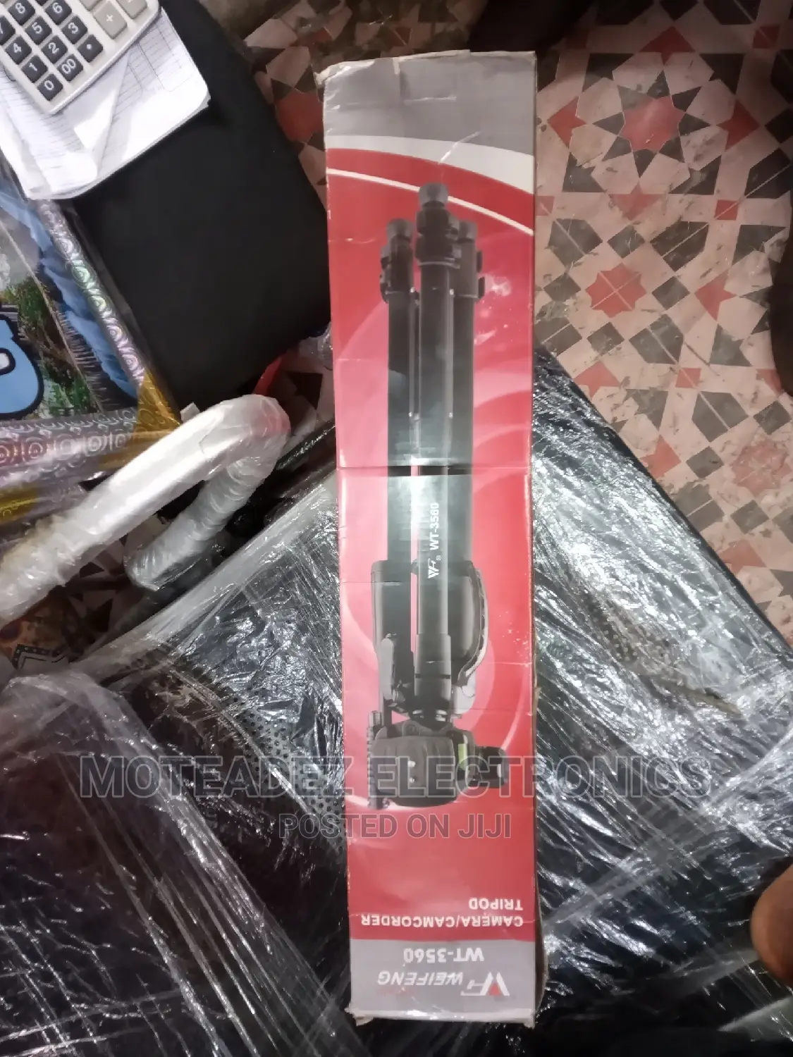 Deluxe Wt-3560 Tripod for Cameras, Camcorders Smartphones