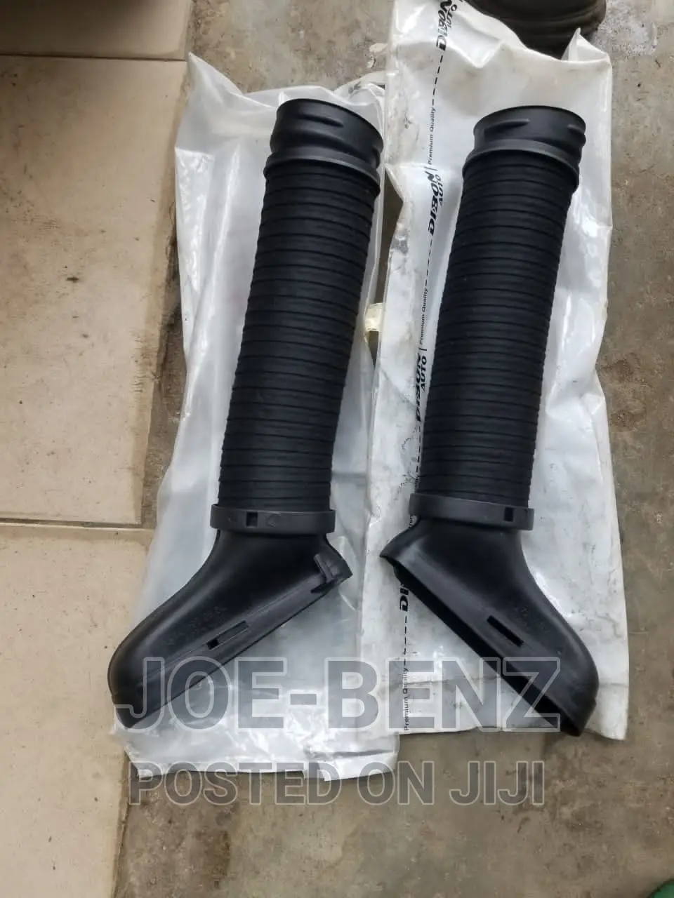 C300 Air Cleaner Hosts