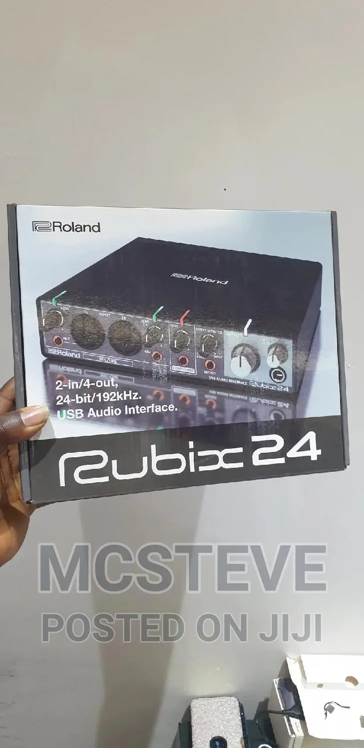 Roland Audio Interface Soundcard With Studio Equipments