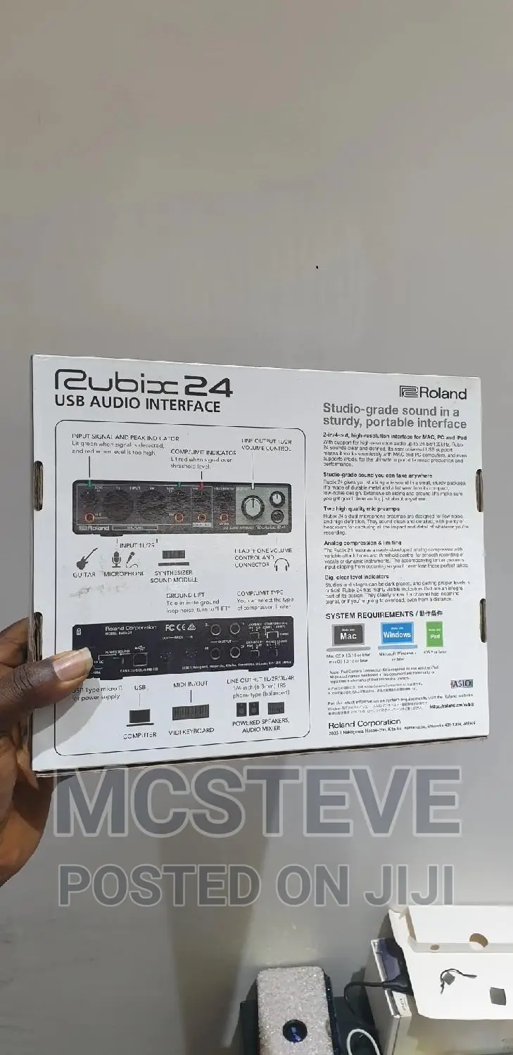 Roland Audio Interface Soundcard With Studio Equipments