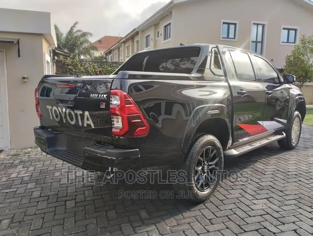 Toyota Hilux 2023 Black