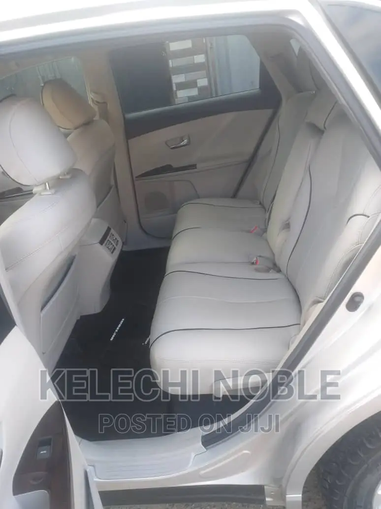 Toyota Venza AWD 2012 Silver