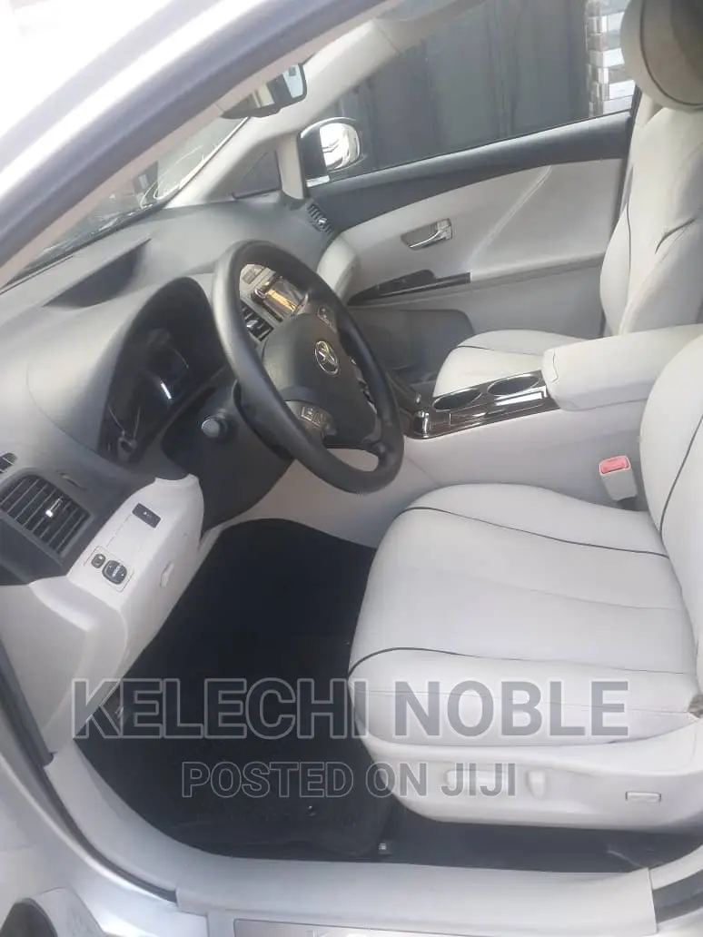 Toyota Venza AWD 2012 Silver