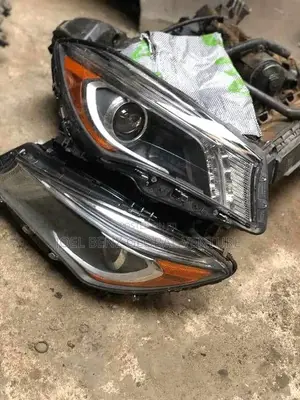 CLA 250 Set of American Headlights