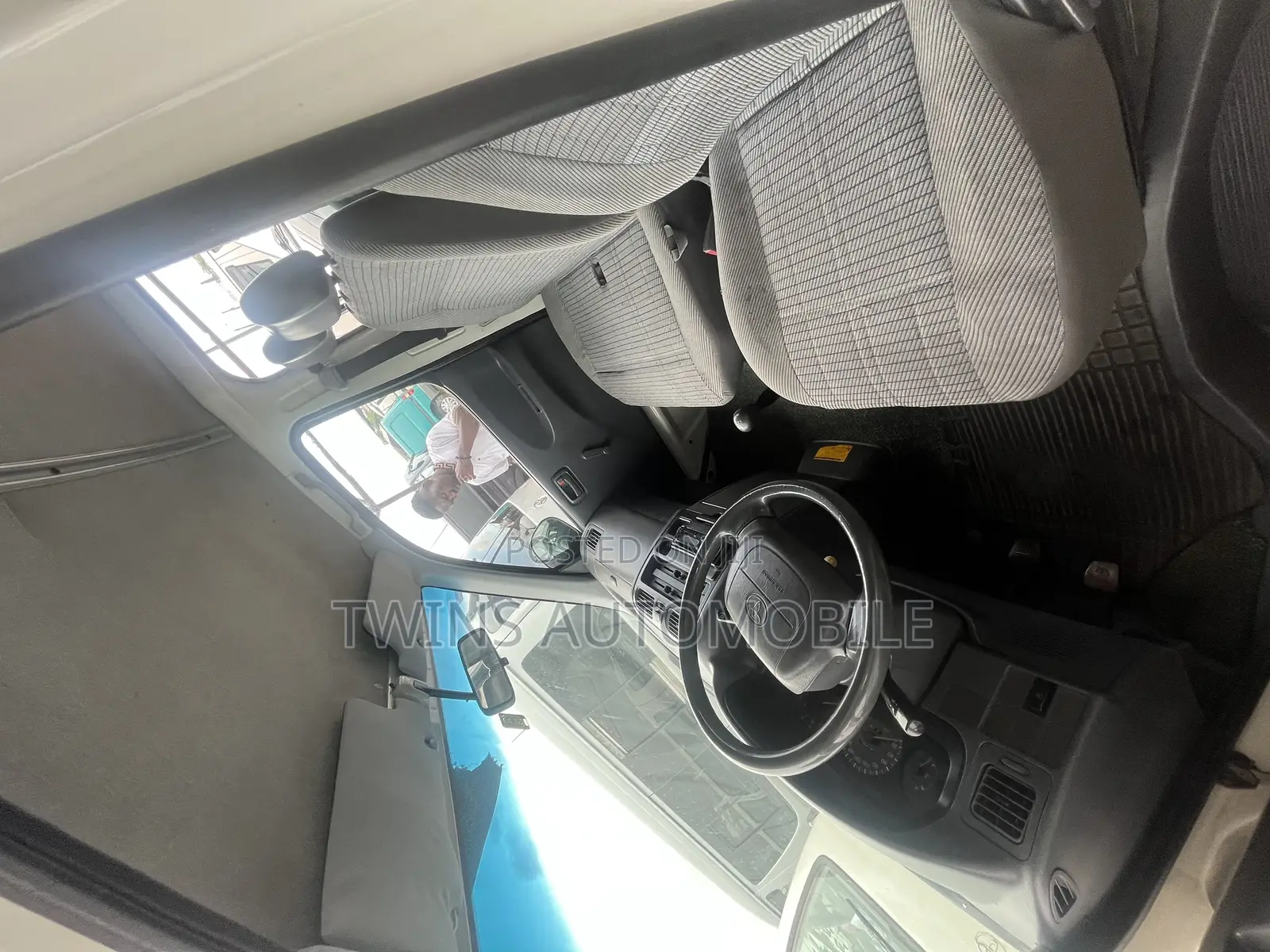 Toyota HiAce 2007 White