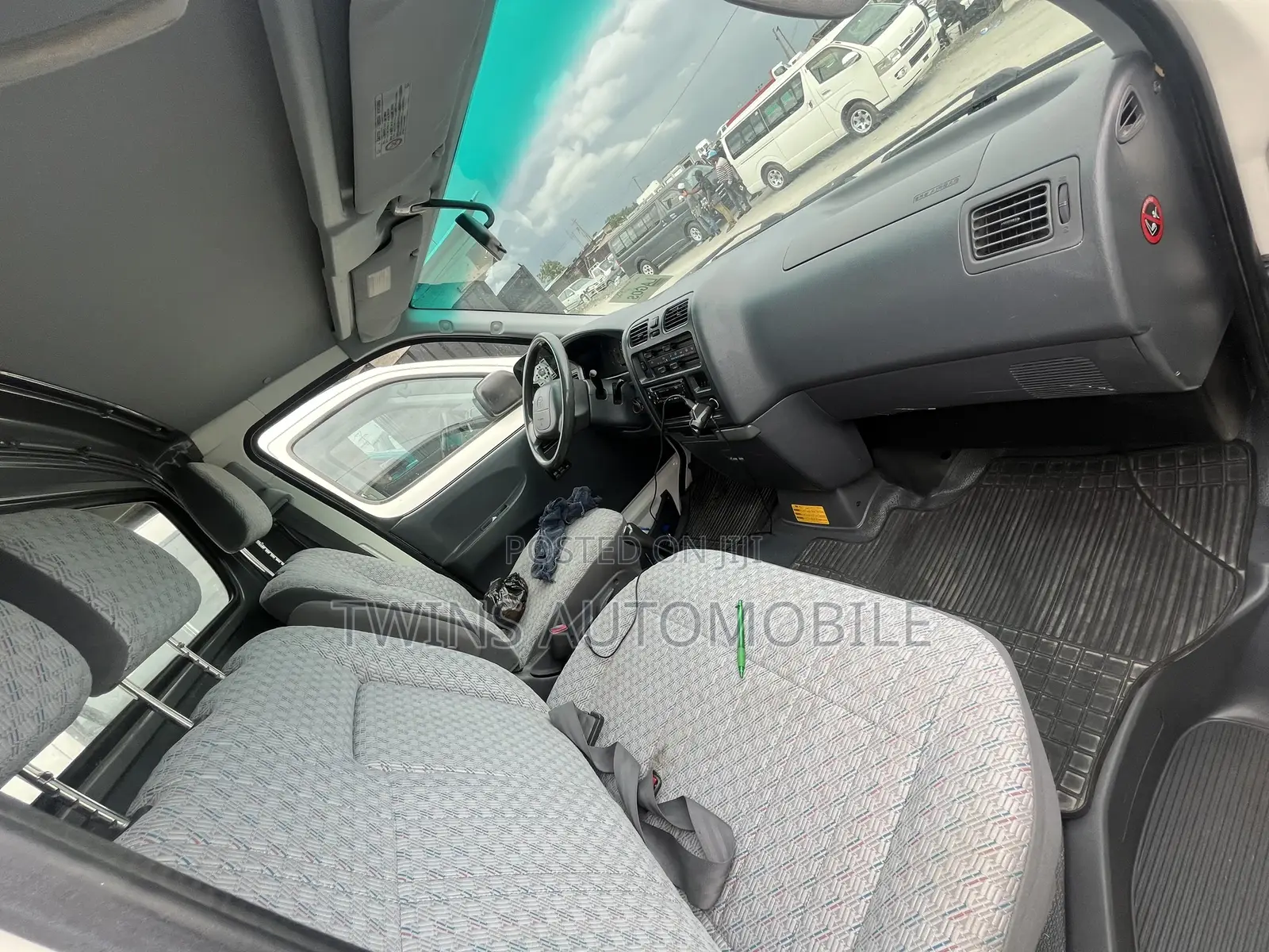 Toyota HiAce 2003 White