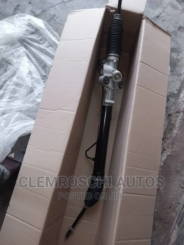 High Quality Certified Brand New Steering Rack for Viano 014