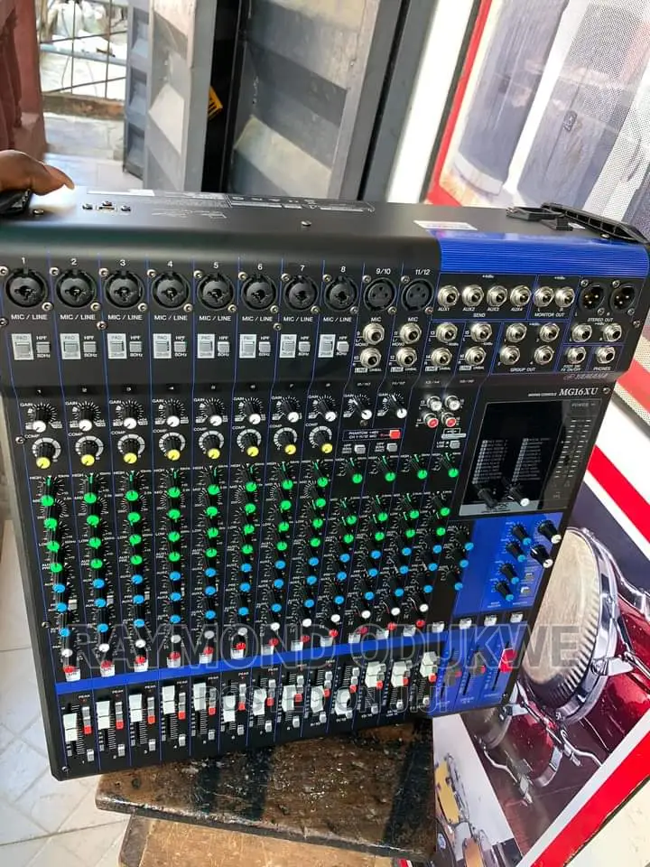 Yamaha MG16XU Professional Mixer