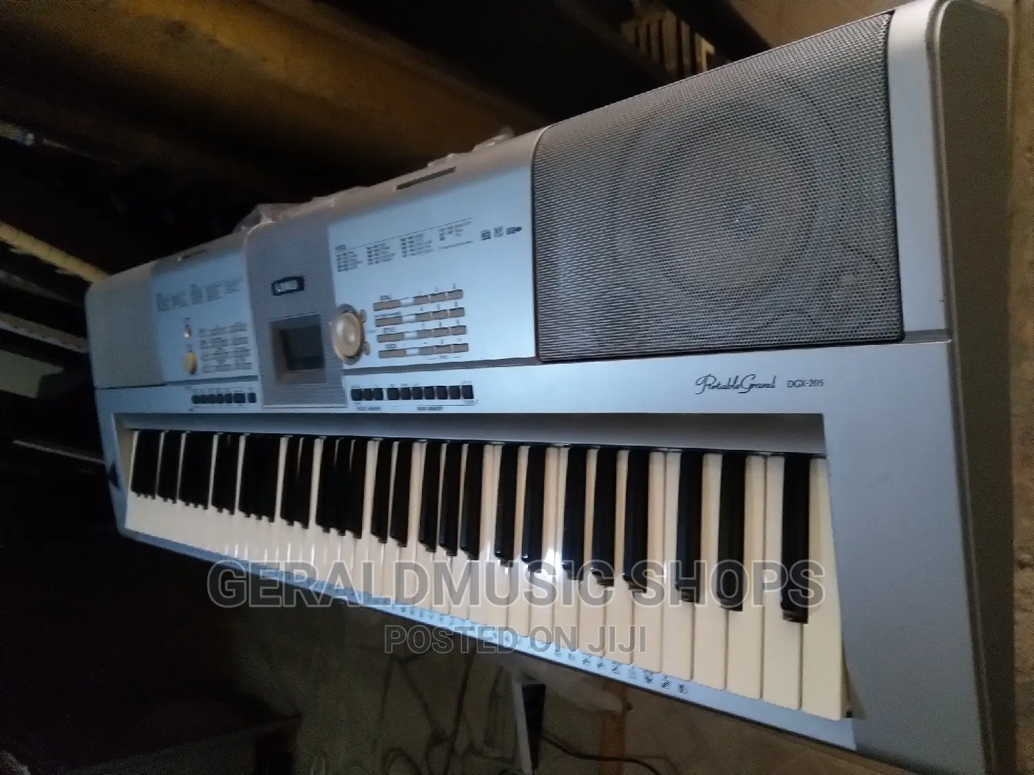 UK Used Yamaha DGX-205 Keyboard