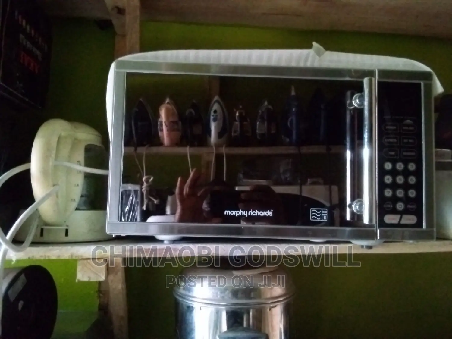 Glass Face Morphy Richard Microwave and Grill Machine
