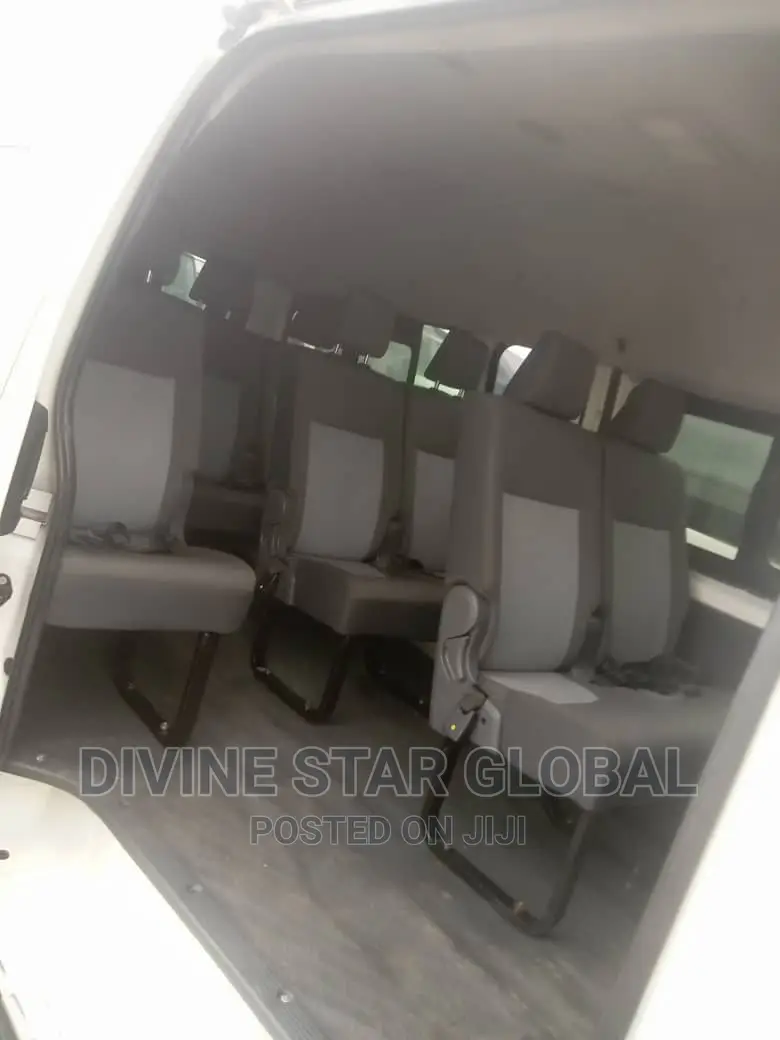 Toyota HiAce 2005 White