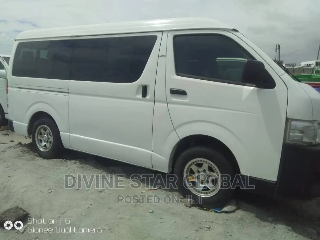 Toyota HiAce 2005 White