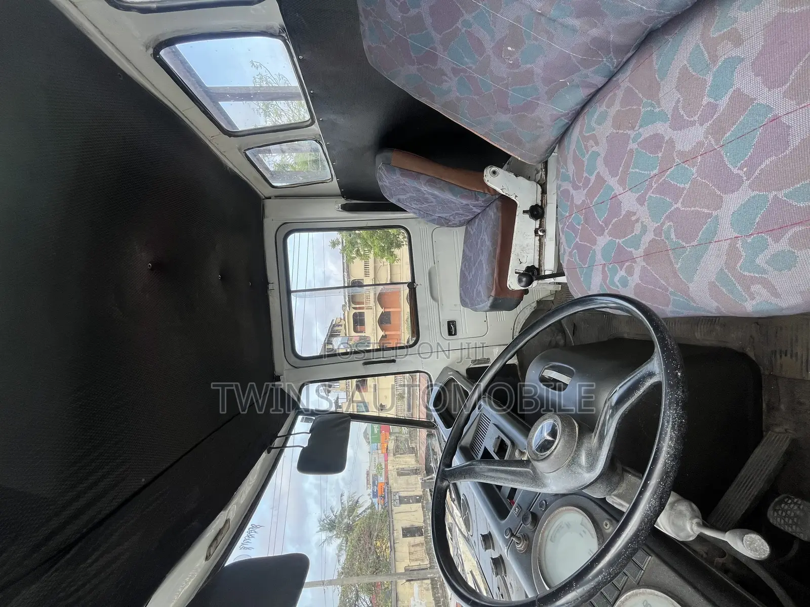 Mercedes-Benz 608 Bucket