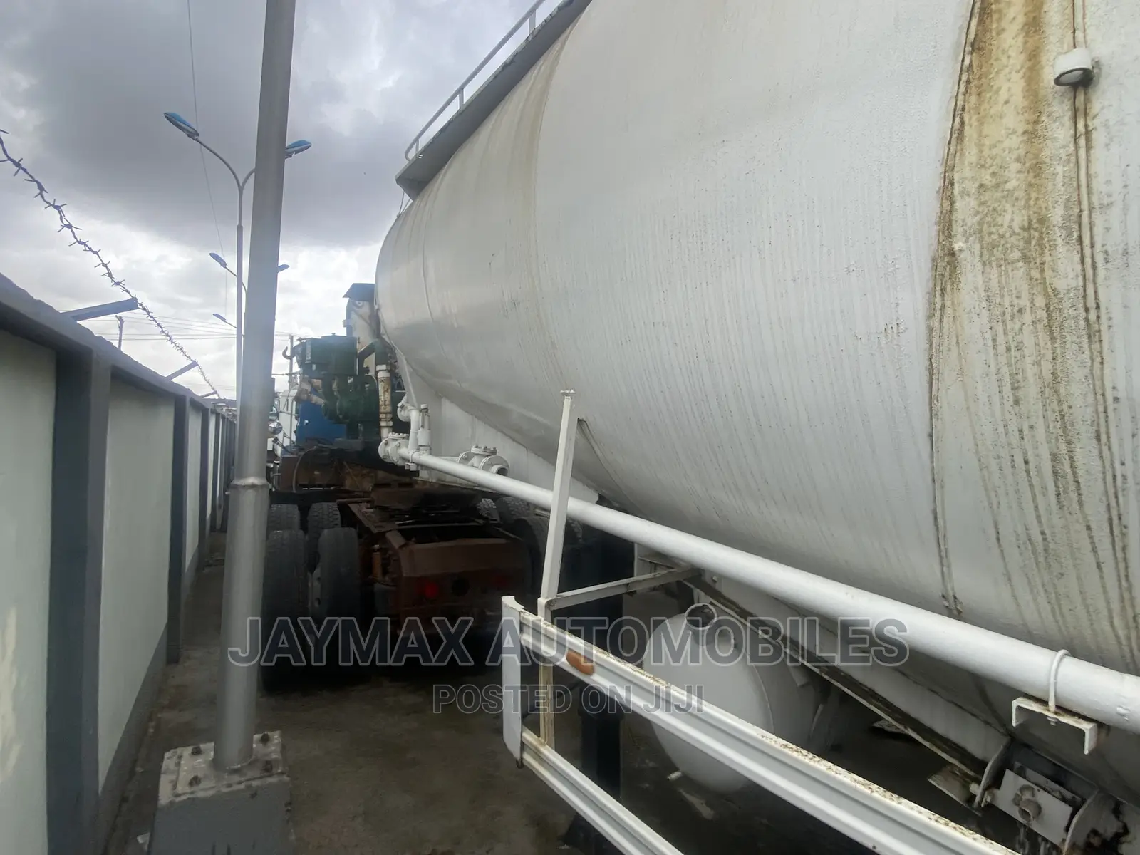 40 Tons Dey Cement Carrier With Pumping Machine